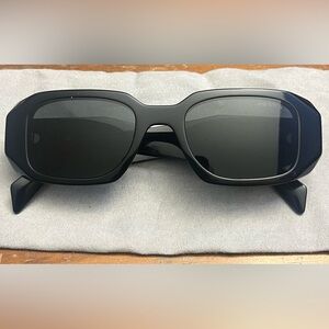 Genuine PRADA Milano SPR17W 49 20 Sunglasses Black Dark Grey Lens